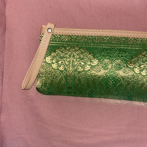 NWOT 4” x 7.5” cosmetic green & gold bag from Thailand Elphants trunk up - Picture 7 of 8